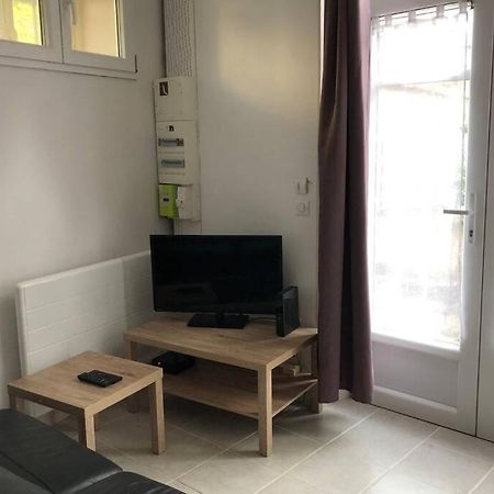 Studio Sympathique Proche De La Gare Et L'Hopital Монтро-Фот-Йон Экстерьер фото